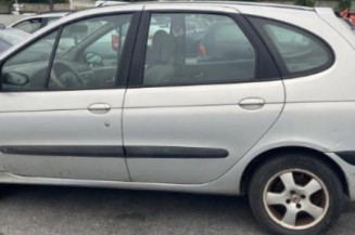 Poignee porte avant gauche RENAULT SCENIC 1