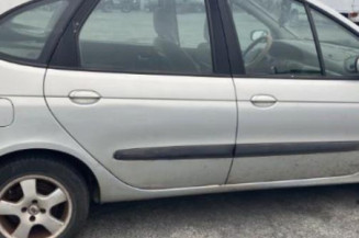 Poignee porte avant gauche RENAULT SCENIC 1