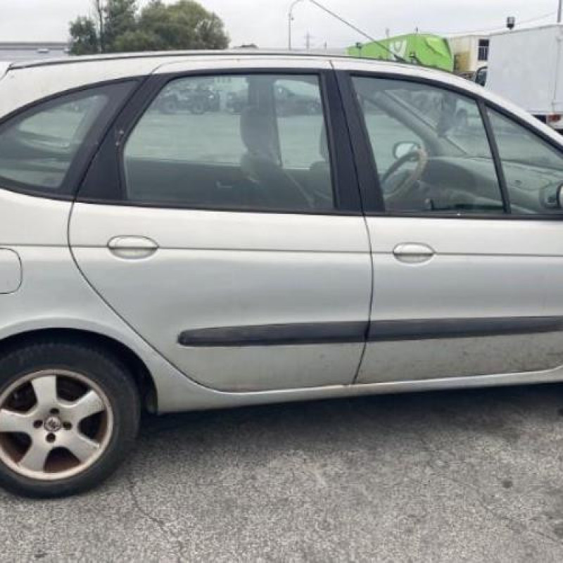 Poignee porte avant gauche RENAULT SCENIC 1 Photo n°11