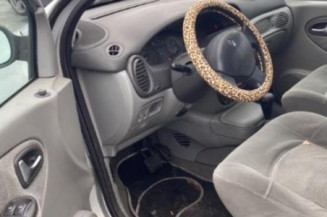 Poignee porte avant gauche RENAULT SCENIC 1