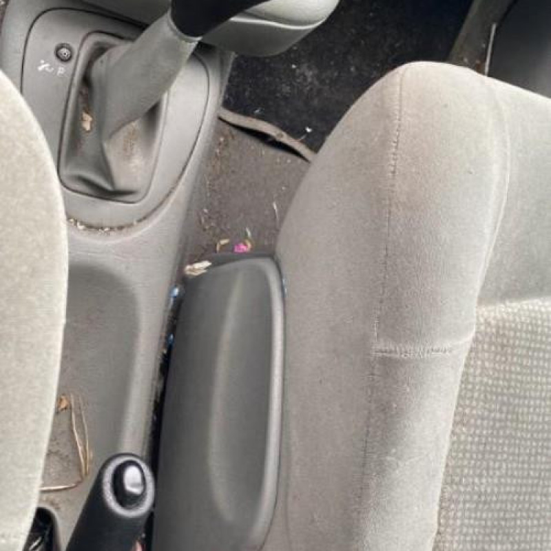 Poignee porte avant gauche RENAULT SCENIC 1 Photo n°18