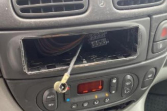Poignee porte avant gauche RENAULT SCENIC 1