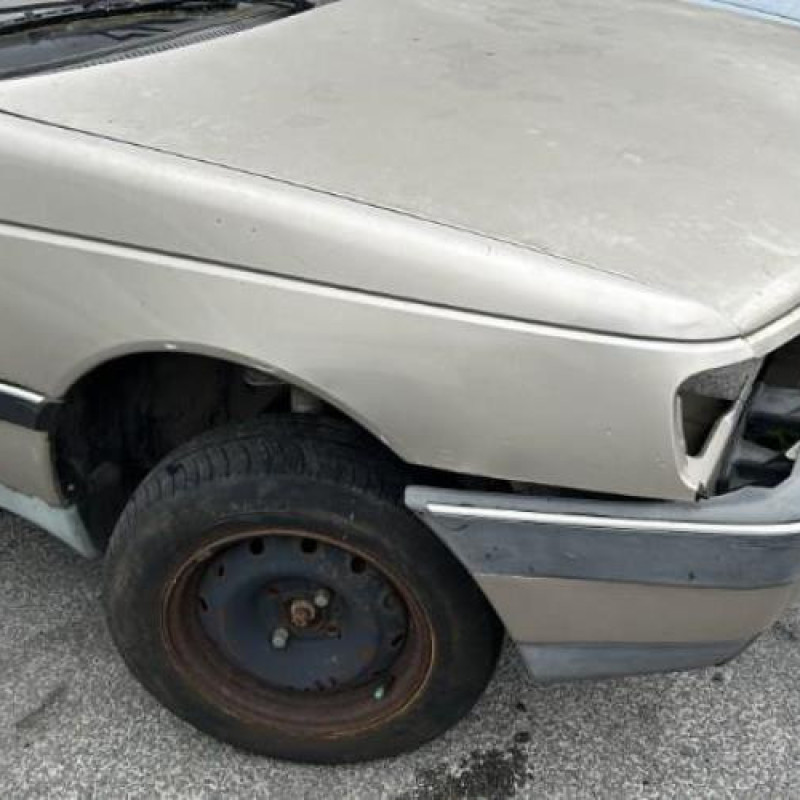 Poignee porte avant gauche PEUGEOT 405 Photo n°4