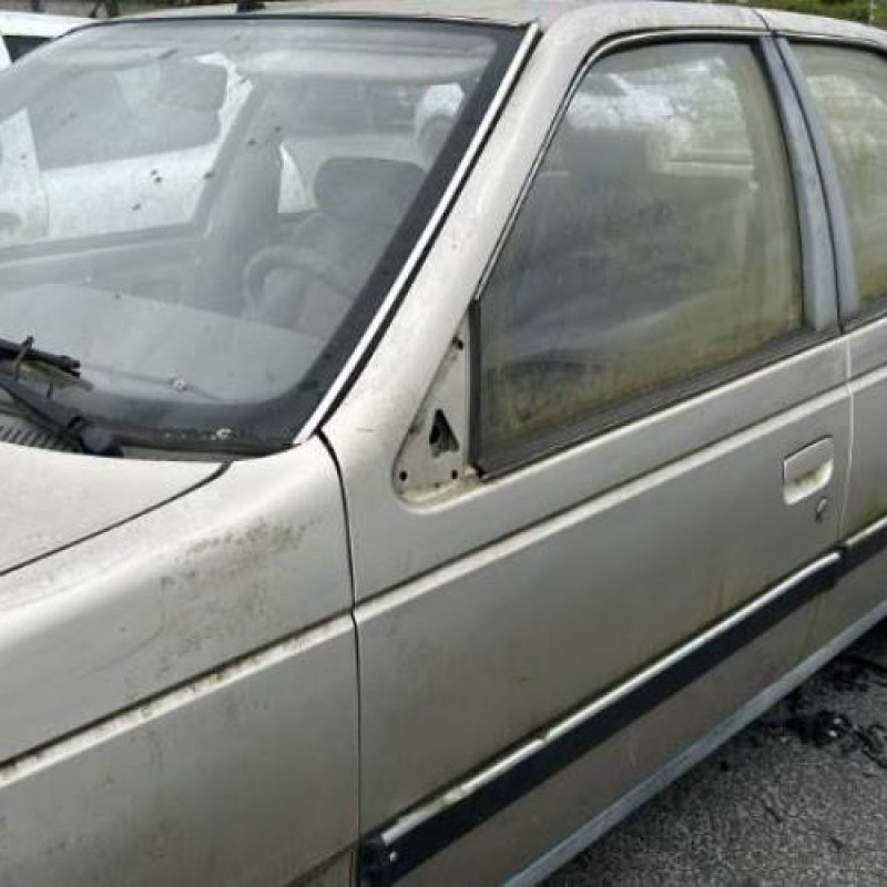 Poignee porte avant gauche PEUGEOT 405 Photo n°7