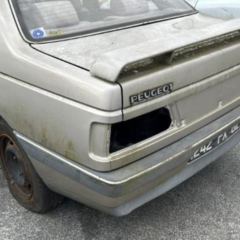 Poignee porte avant gauche PEUGEOT 405 Photo n°9