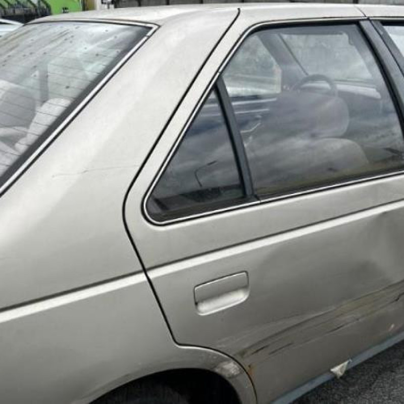 Poignee porte avant gauche PEUGEOT 405 Photo n°11