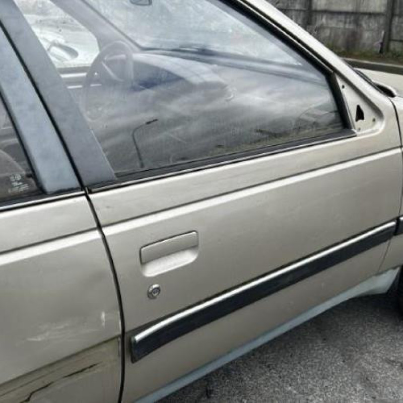 Poignee porte avant gauche PEUGEOT 405 Photo n°12