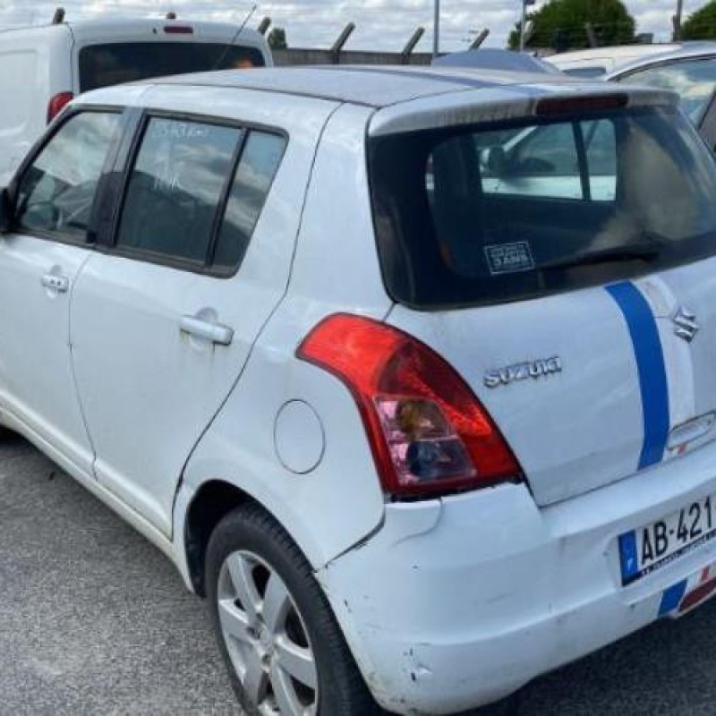Feu arriere principal gauche (feux) SUZUKI SWIFT 3 Photo n°11