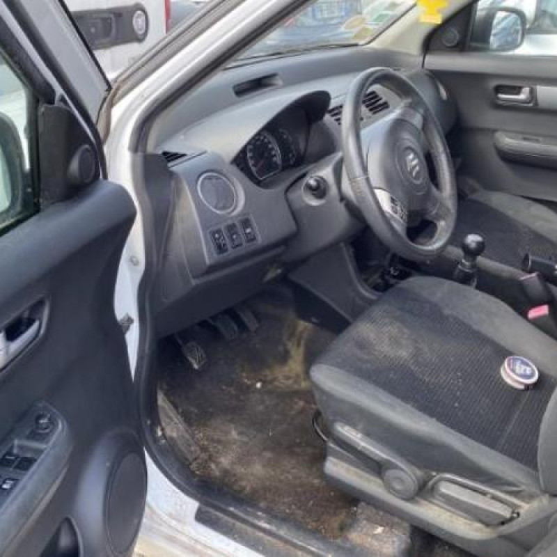 Feu arriere principal gauche (feux) SUZUKI SWIFT 3 Photo n°16