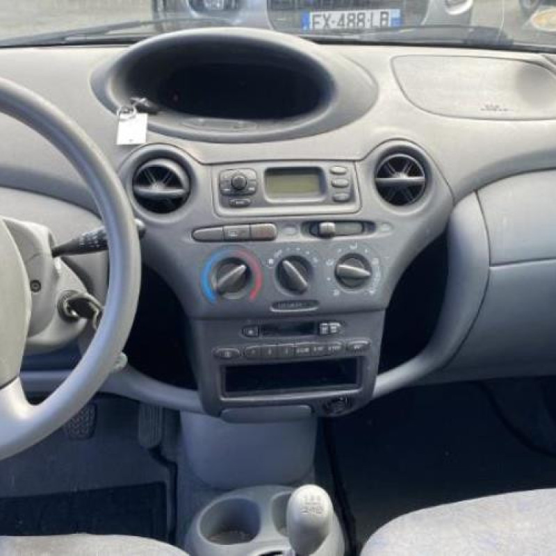 Feu arriere principal droit (feux) TOYOTA YARIS 1 Photo n°17