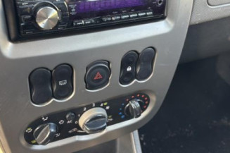Serrure avant droit DACIA SANDERO 1