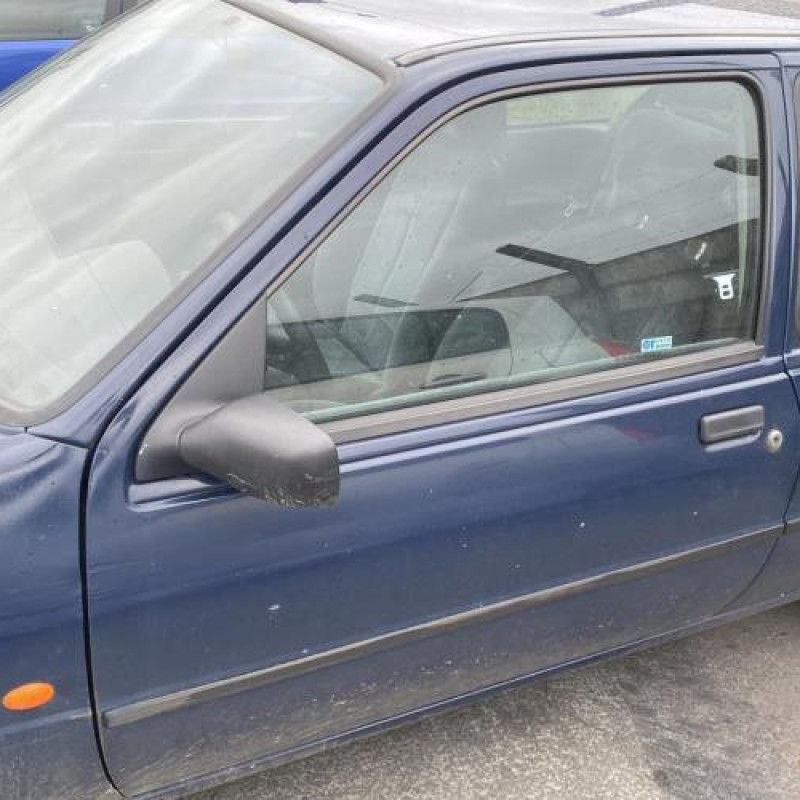 Serrure avant droit FORD FIESTA 3 Photo n°20