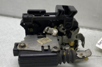 Serrure avant droit DACIA SANDERO 1