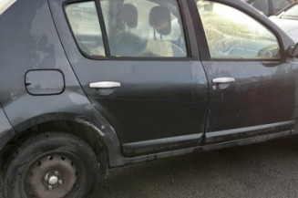 Serrure avant droit DACIA SANDERO 1