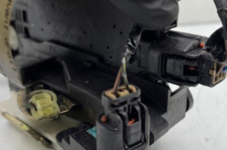 Serrure avant droit MITSUBISHI COLT 6