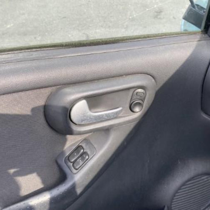 Serrure avant gauche OPEL CORSA C Photo n°13