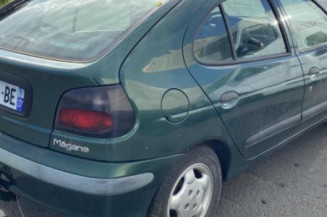 Serrure avant droit RENAULT MEGANE 1