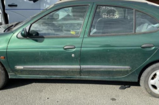Serrure avant droit RENAULT MEGANE 1