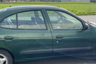 Serrure avant droit RENAULT MEGANE 1