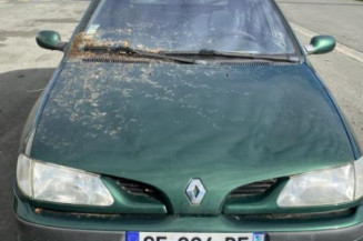 Serrure avant droit RENAULT MEGANE 1