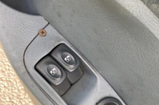 Serrure avant droit RENAULT MEGANE 1