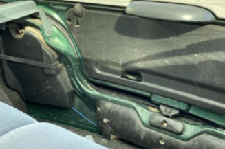 Serrure avant droit RENAULT MEGANE 1
