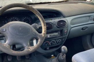Serrure avant droit RENAULT MEGANE 1