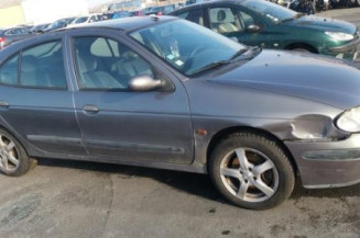 Serrure avant gauche RENAULT MEGANE 1