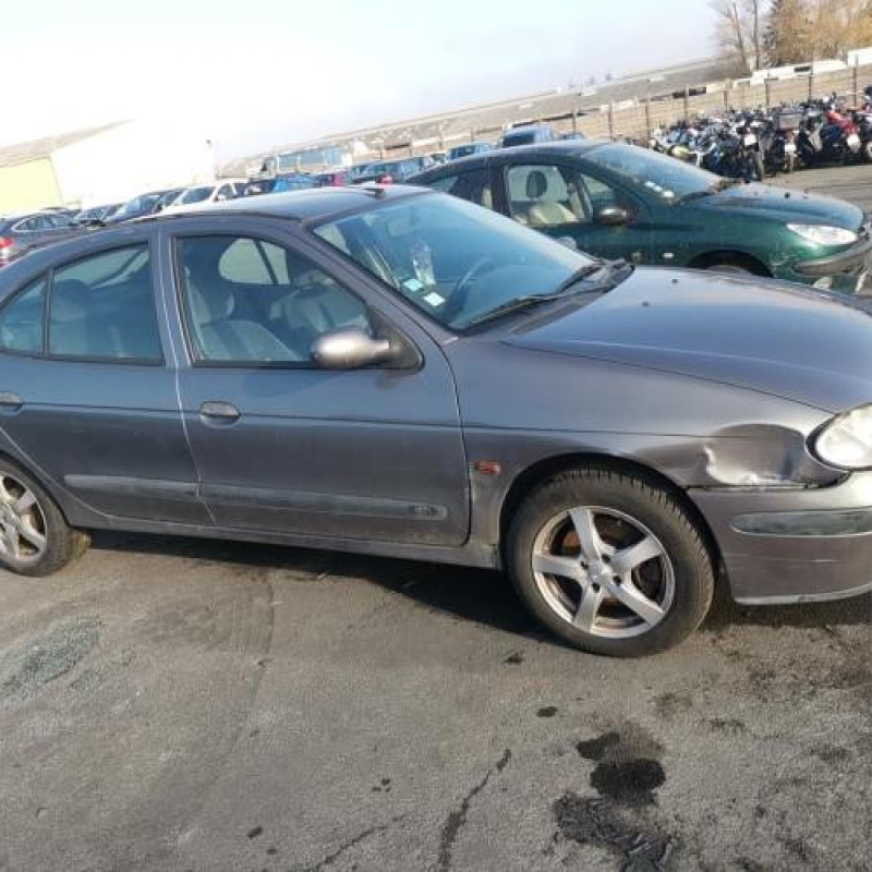 Serrure avant gauche RENAULT MEGANE 1 Photo n°6