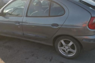 Serrure avant gauche RENAULT MEGANE 1