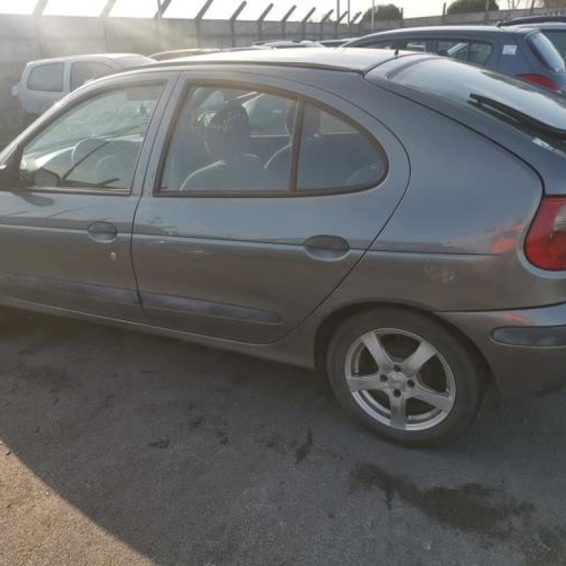 Serrure avant gauche RENAULT MEGANE 1 Photo n°8
