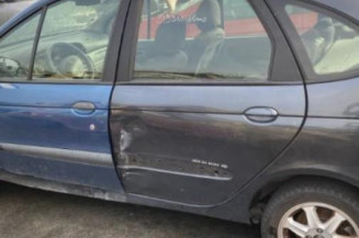 Serrure avant droit RENAULT SCENIC 1