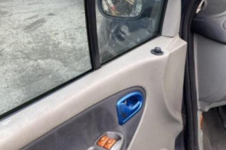 Serrure avant droit RENAULT SCENIC 1