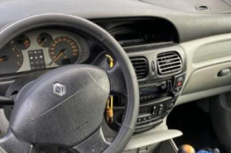 Serrure avant droit RENAULT SCENIC 1