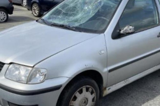 Serrure avant droit VOLKSWAGEN POLO 3