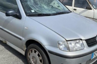 Serrure avant droit VOLKSWAGEN POLO 3