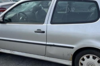 Serrure avant droit VOLKSWAGEN POLO 3
