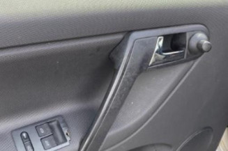 Serrure avant droit VOLKSWAGEN POLO 3
