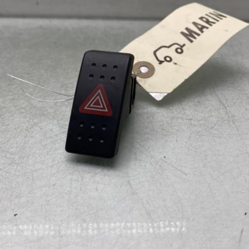 Bouton de warning SUZUKI SWIFT 3 Photo n°1