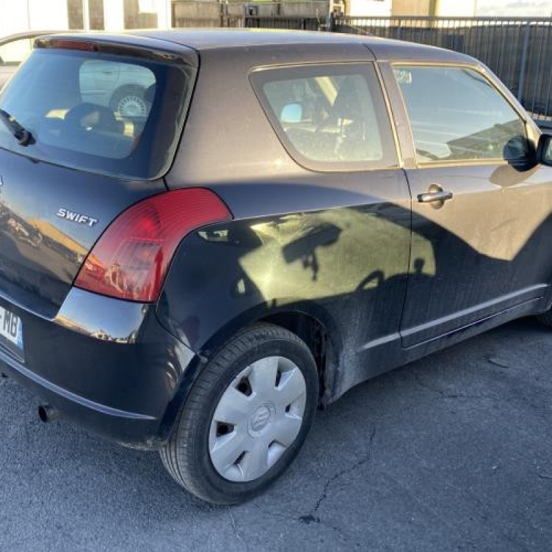 Bouton de warning SUZUKI SWIFT 3 Photo n°6