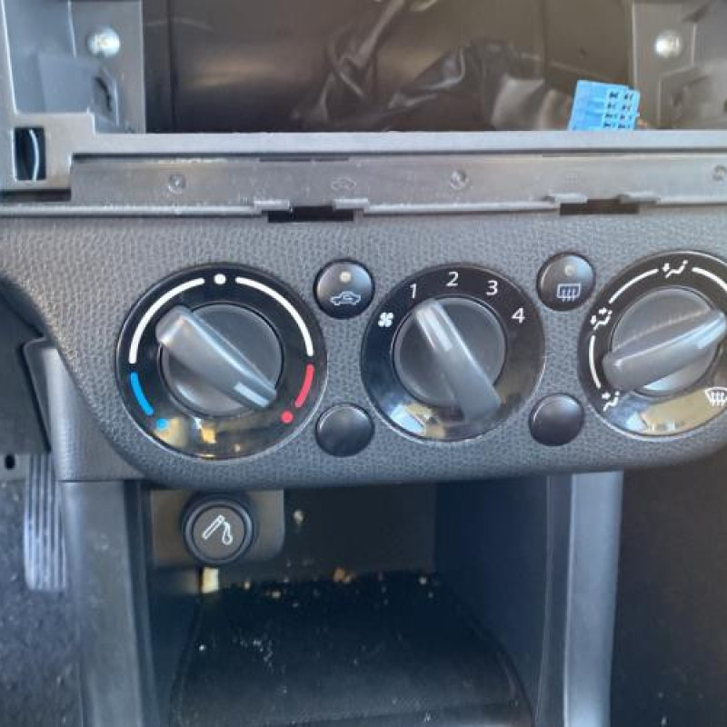 Bouton de warning SUZUKI SWIFT 3 Photo n°17