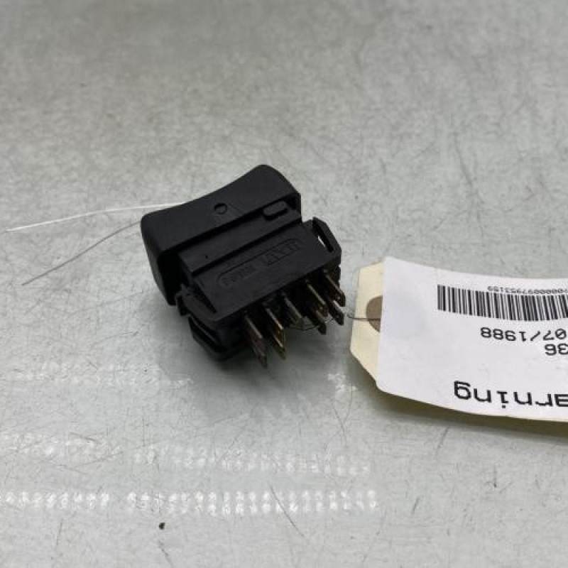 Bouton de warning RENAULT R11 Photo n°2