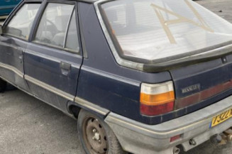 Bouton de warning RENAULT R11
