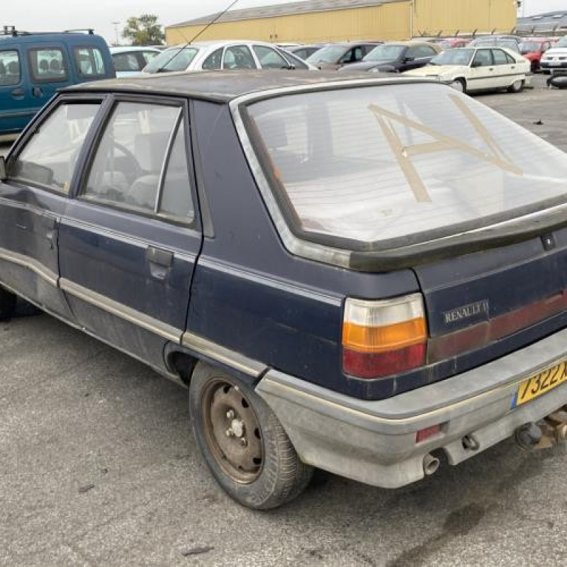Bouton de warning RENAULT R11 Photo n°7