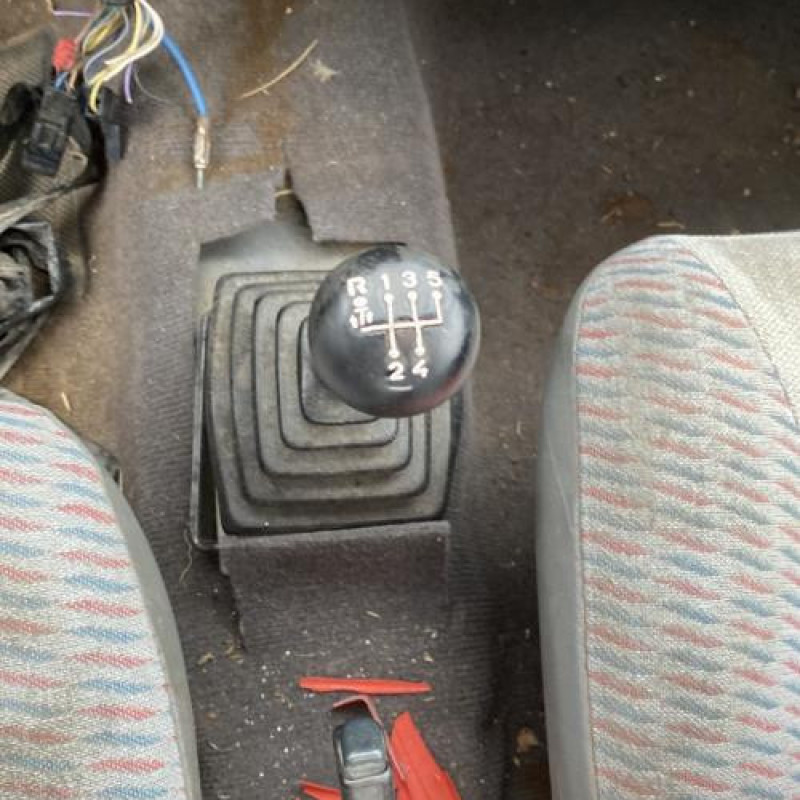 Bouton de warning RENAULT R11 Photo n°19