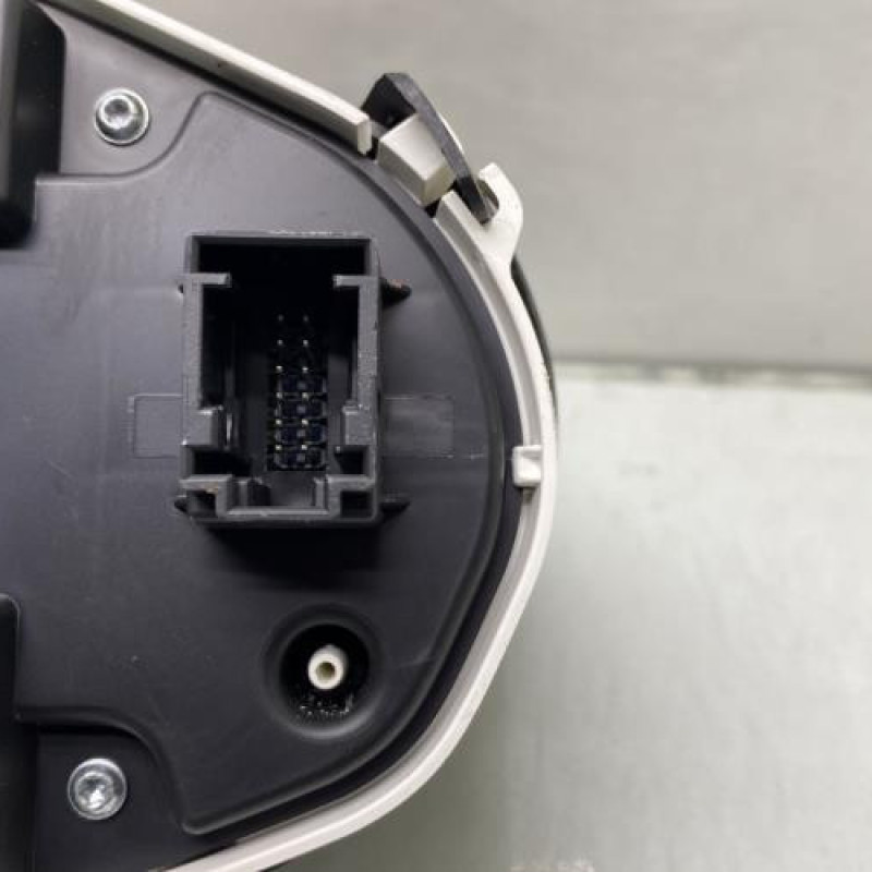 Compteur FORD FIESTA 6 Photo n°3