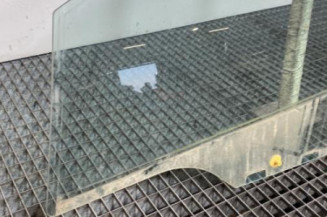Vitre avant gauche FORD FIESTA 6