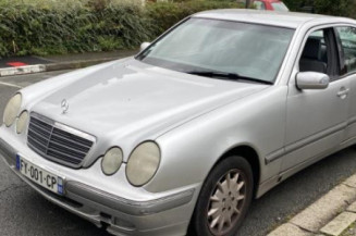 Retroviseur droit MERCEDES CLASSE E 210