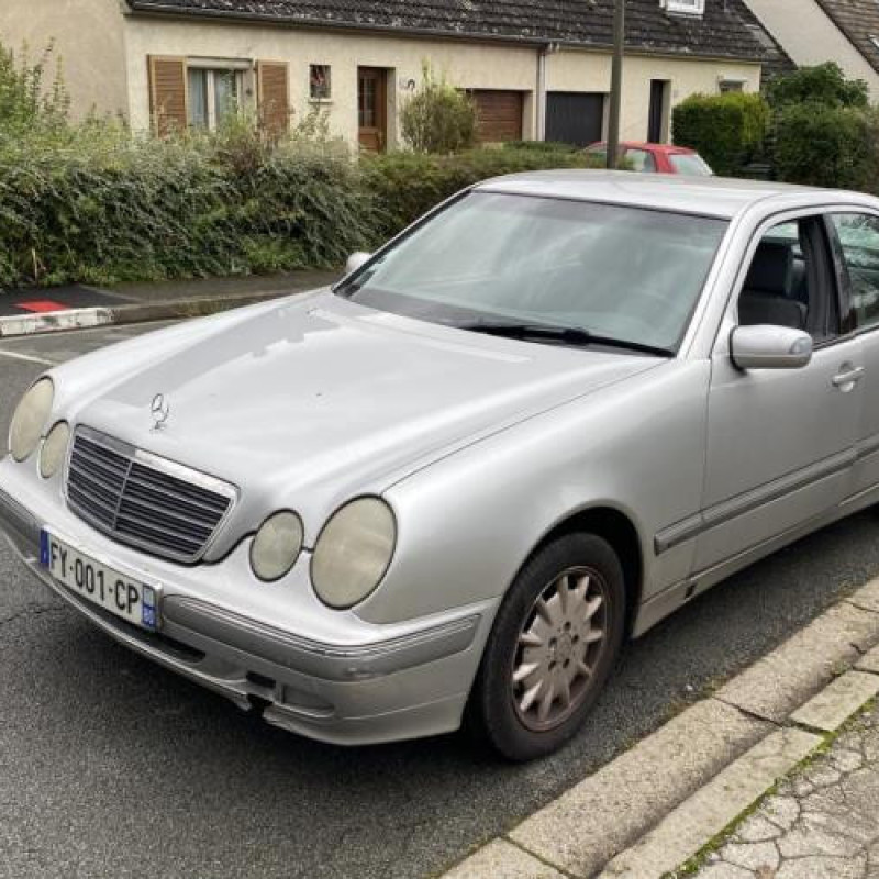 Retroviseur droit MERCEDES CLASSE E 210 Photo n°6