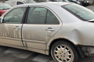 Retroviseur droit MERCEDES CLASSE E 210